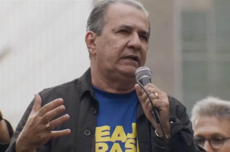 Malafaia chora ao enviar recado de apoio para Bolsonaro em ato na Paulista