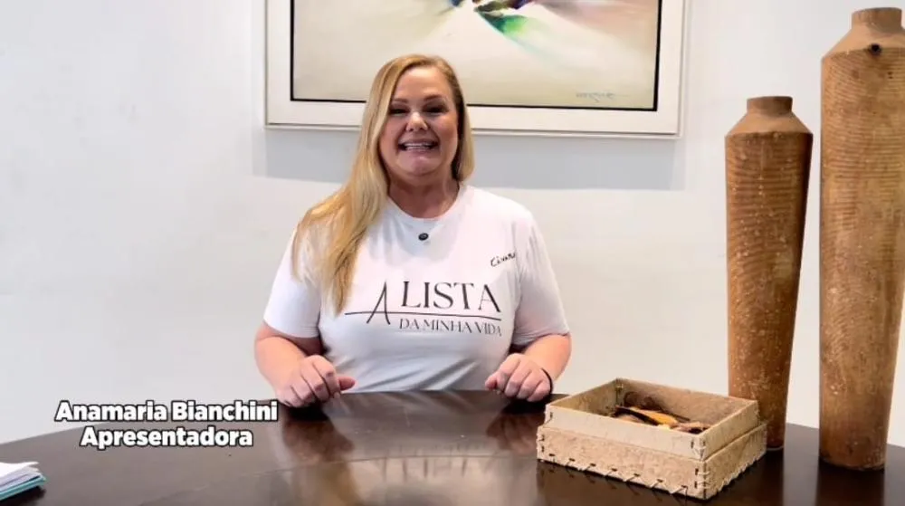 Superdica de lembrança afetiva para as festas da firma, encontros de amigos: camisetas em malha pima que vem com canetinha para tecido. Todos assinam e o amor se perpetua; criação do meu amigo Luis Alberto Camara!