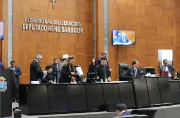 Fagundes usa PL como 'escudo' e descarta recuo ao governo