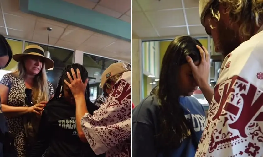 Cristãos evangelizam em loja do McDonald’s e jovens são batizadas com Espírito Santo