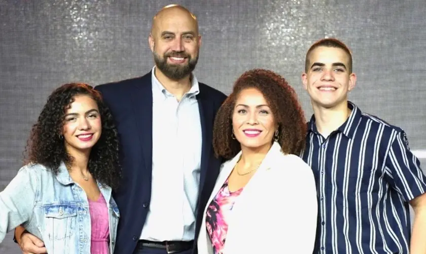 Pastor doente sonha que Deus fazia cirurgia em seu corpo e acorda curado