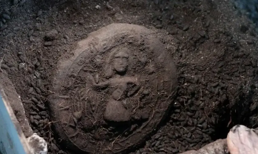 Pão de Santa Ceia de 1.300 anos com imagem de Jesus é encontrado na Turquia