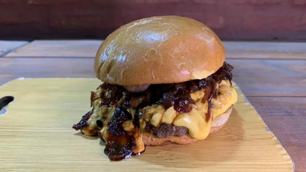 PROSA & COZINHA: O SUPREMO SABOR DA “DO PAPAI HAMBURGUERIA” EM CUIABÁ