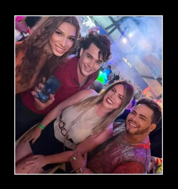 A maravilhosa e queridíssima empresária Kely Lara, muito bem acompanhada pelos amigos e parceiros cheios de talento Jhosemar, Cezinha e Naomi curtindo cada segundo do agito em Chapada: