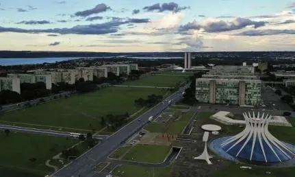 Governo define horário de expediente em jogos do Brasil na Copa
