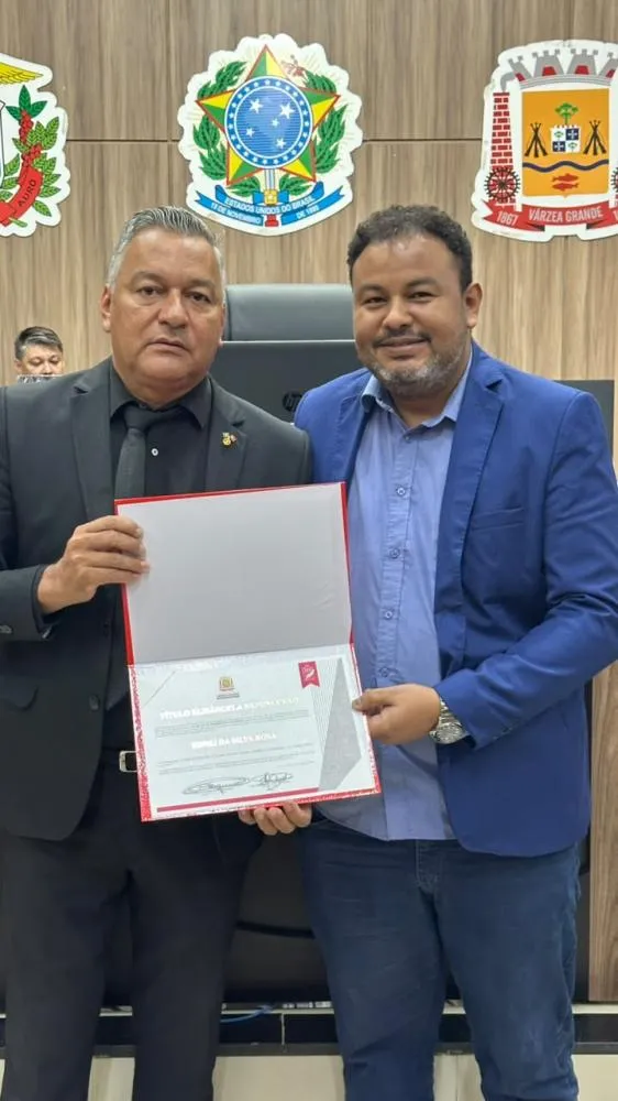 Jornalista Ednei Rosa recebe Título Elisângela Nepomuceno em homenagem ao trabalho na comunicação