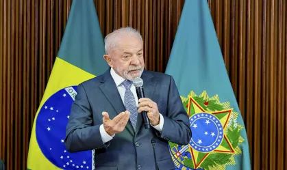 Lula descarta atuação com Trump antes do prazo para tarifa O governo brasileiro ainda aposta que a gestão americana deve postergar a aplicação de novas taxas aos produtos brasileiros