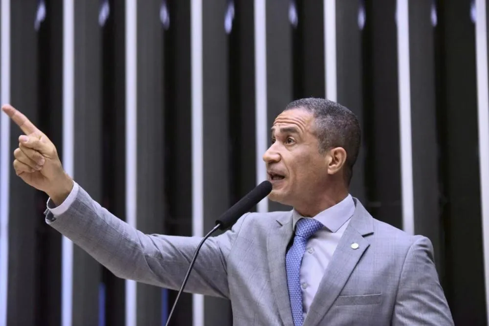 Coronel Assis detona atuação do MST na Venezuela e anuncia medidas para fiscalizar uso de recursos públicos