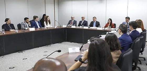 TSE fecha acordo com redes sociais e IA para blindar eleições