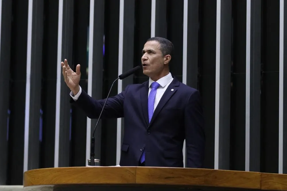 Coronel Assis aponta que PT quer prender até a IA de Bolsonaro 