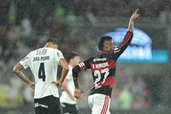  Corinthians reage no segundo tempo, mas Bruno Henrique brilha e dá vitória ao Flamengo no Maracanã