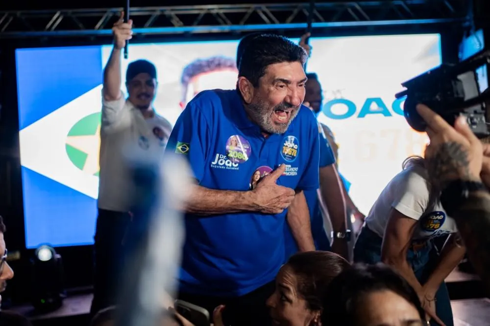 Dr. João cresce em pesquisa e segue isolado como primeiro do MDB na disputa pela ALMT
