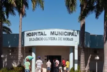 Jovem dá à luz e joga bebê na lixeira de hospital do interior; criança está bem