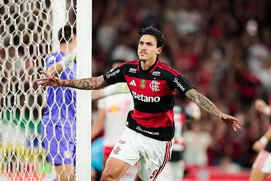 Após golear o Vasco, Flamengo amplia vantagem e fica a três vitórias do título brasileiro